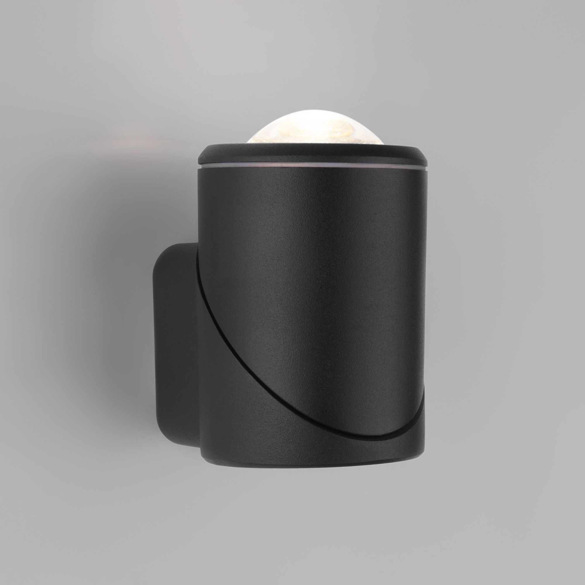 Уличный настенный светодиодный светильник GIRA U LED IP54 35127/U черный
черный