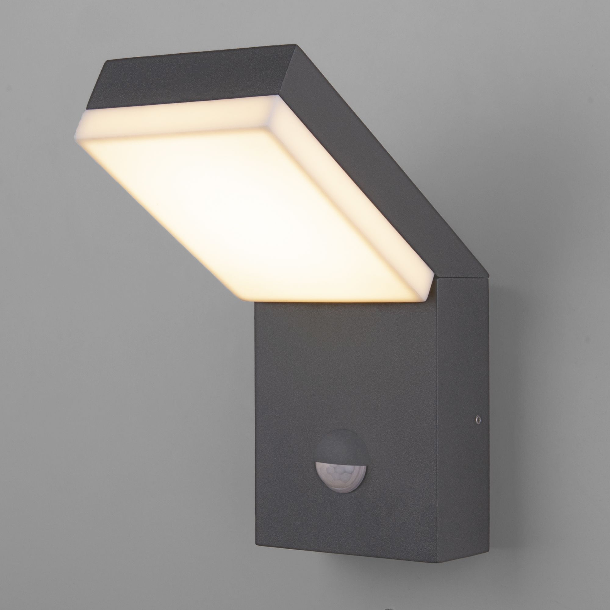 Уличный настенный светодиодный светильник Sensor IP54 (с датчиком движения) 1541 TECHNO LED серый
серый