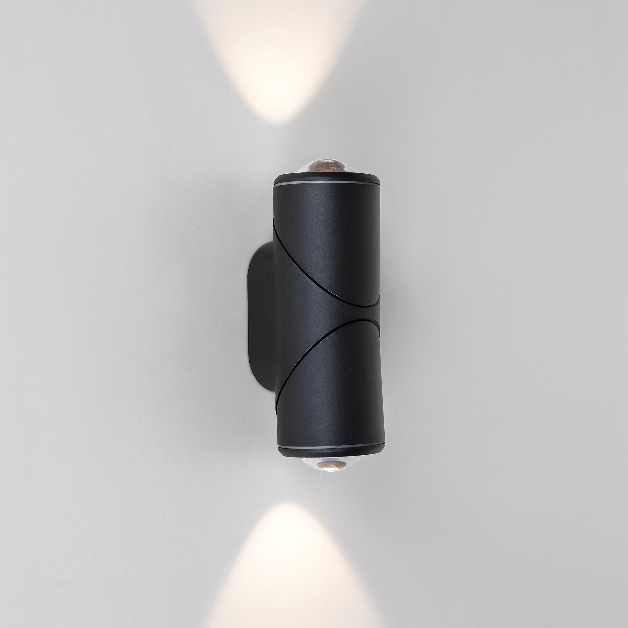 Уличный настенный светодиодный светильник GIRA D LED IP54 35127/D черный
черный