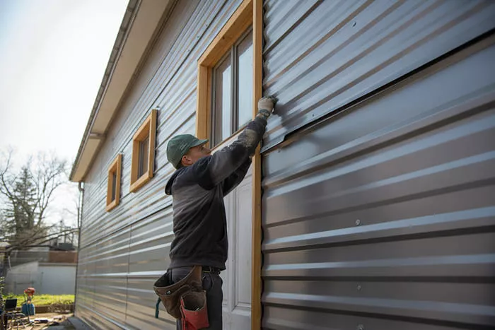 Монтаж металлосайдинга