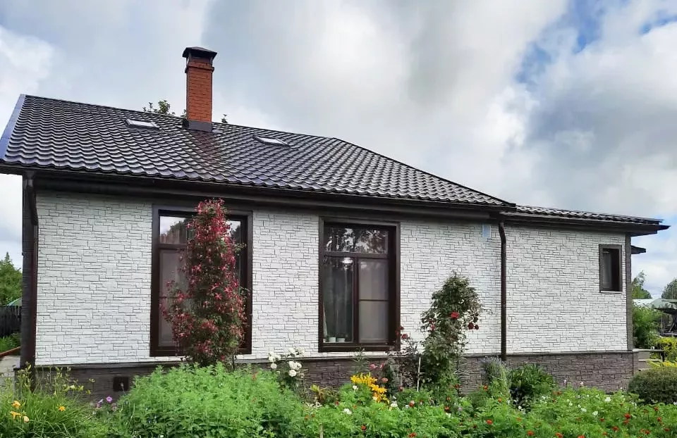 дом-в-фасадных-панелях.jpg дом-в-фасадных-панелях.jpg