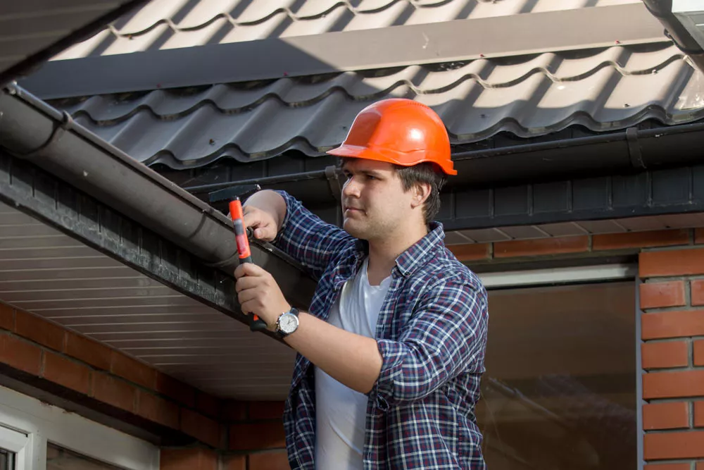 Монтаж водосточной системы на крыше своими руками Монтаж водосточной системы на крыше своими руками